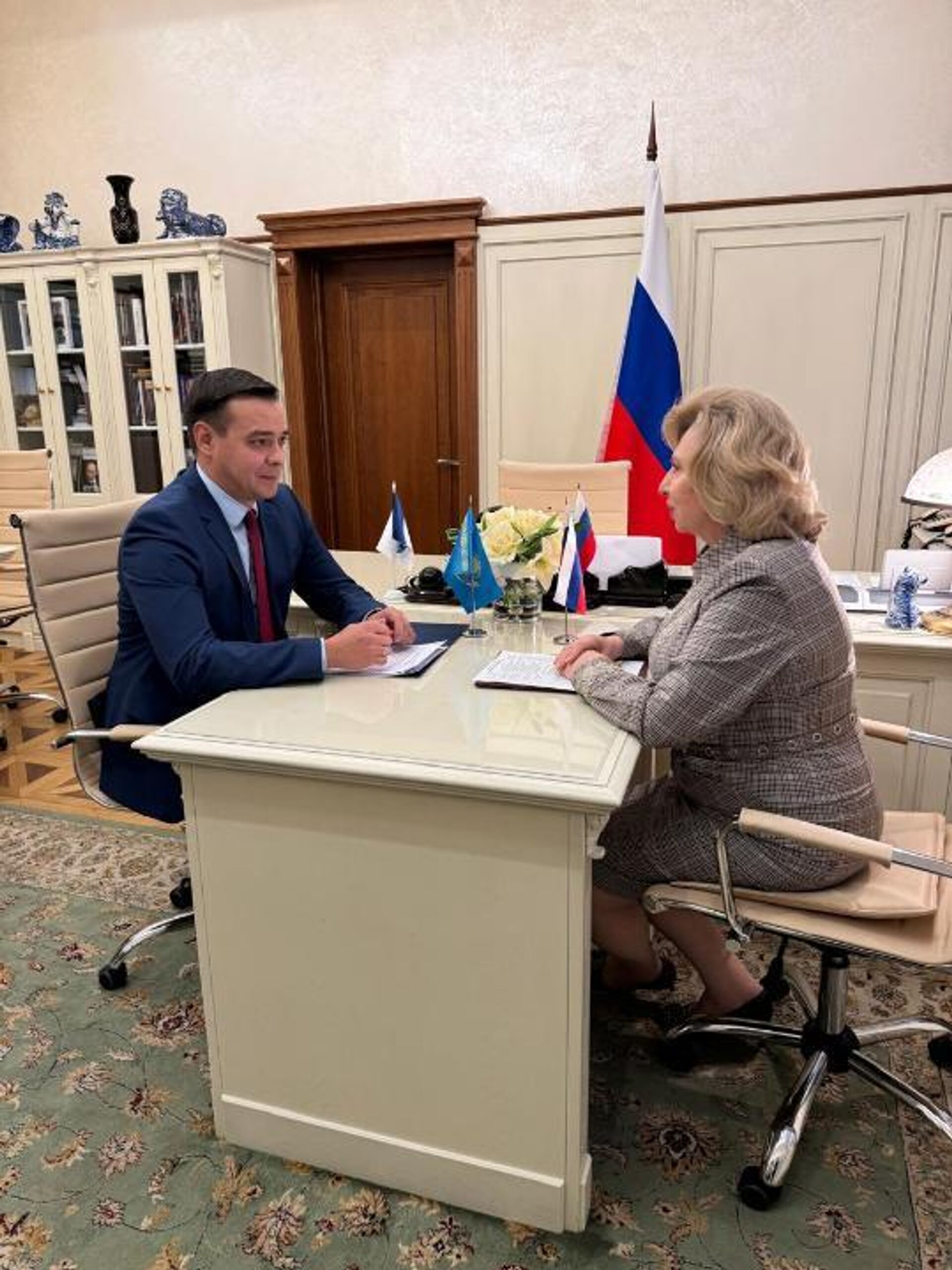 Встреча омбудсменов РК и РФ Артура Ластаева и Татьяны Москальковой - Sputnik Казахстан, 1920, 24.10.2025