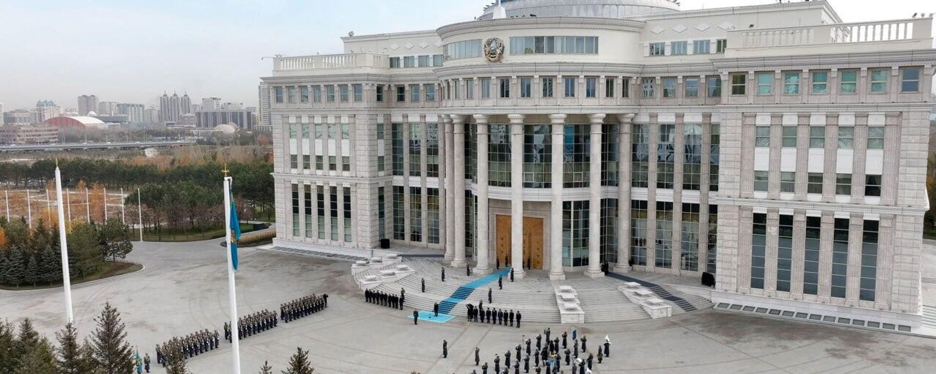 Токаев принял участие в церемонии поднятия государственного флага - Sputnik Қазақстан, 1920, 25.10.2025