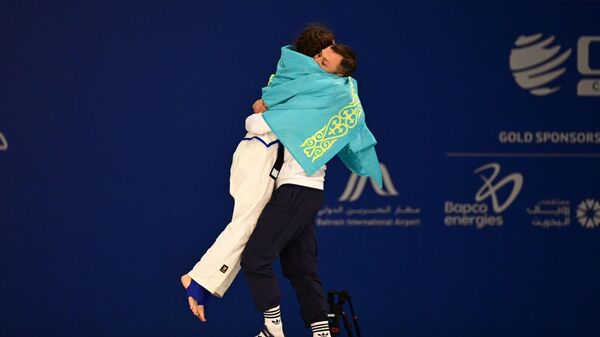 Азия ойындарында аралас жекпе-жектен Қазақстан құрамасы екі алтын медаль жеңіп алды - Sputnik Қазақстан