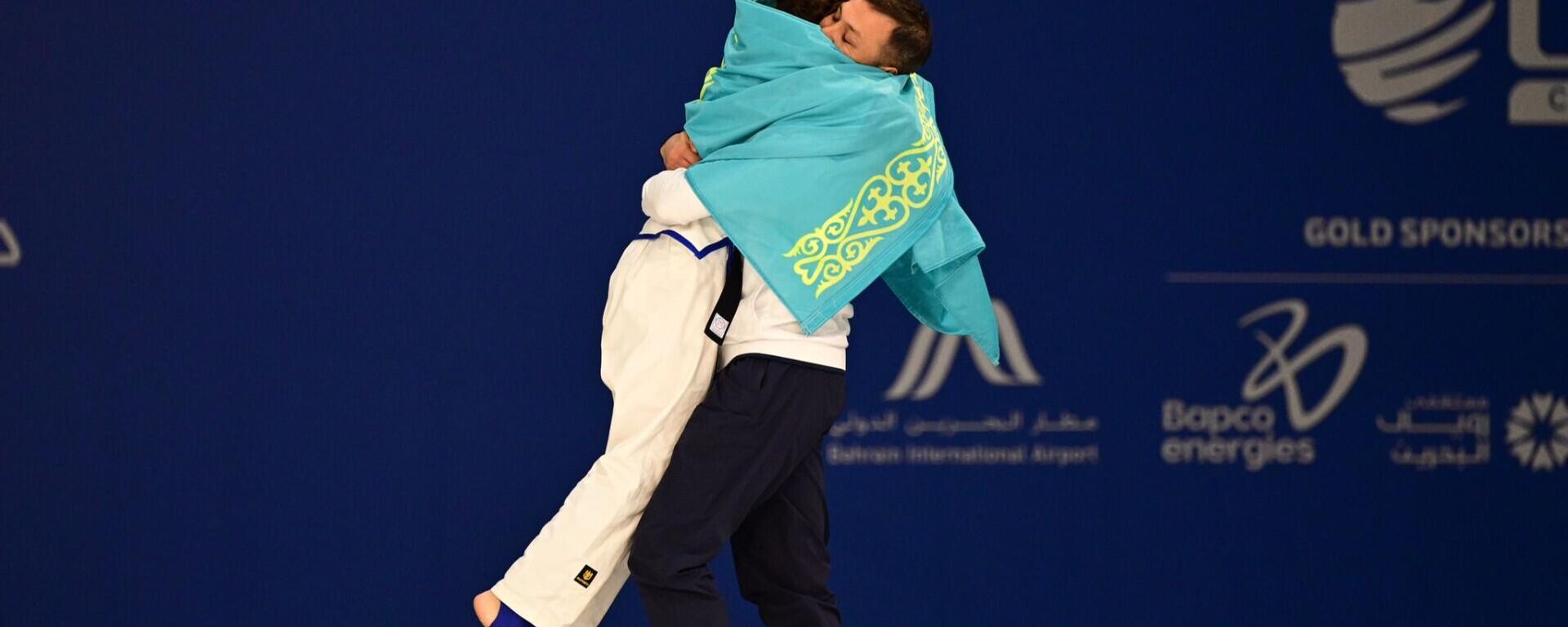 Азия ойындарында аралас жекпе-жектен Қазақстан құрамасы екі алтын медаль жеңіп алды - Sputnik Қазақстан, 1920, 25.10.2025