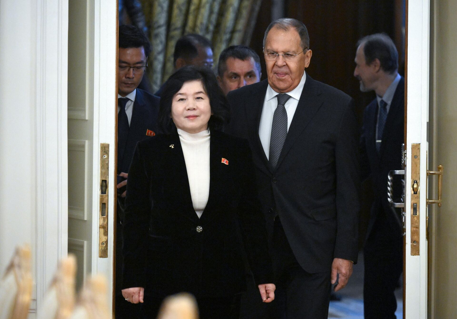 Министры иностранных дел КНДР и РФ Сон Хи Цой и Сергей Лавров во время встречи в Москве - Sputnik Казахстан, 1920, 20.07.2026