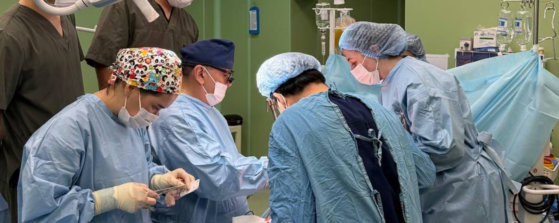 Мультиорганный забор органов от посмертного донора на базе Центральной  городской  клинической  больницы Алматы   - Sputnik Казахстан, 1920, 28.10.2025