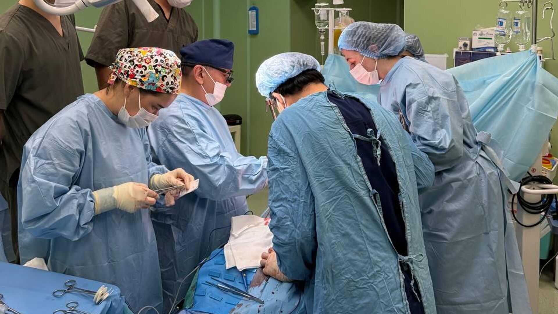 Мультиорганный забор органов от посмертного донора на базе Центральной городской клинической больницы Алматы Мультиорганный забор органов от посмертного донора на базе Центральной городской клинической больницы Алматы - Sputnik Казахстан, 1920, 28.10.2025