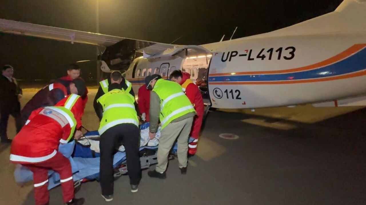 Артынан жатқан секс видеосы