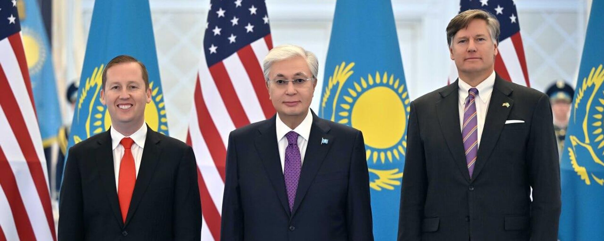 Мемлекет басшысы АҚШ президентінің Оңтүстік және Орталық Азия бойынша арнайы өкілі Серджио Гормен және АҚШ Мемлекеттік хатшысының бірінші орынбасары Кристофер Ландаумен кездесті - Sputnik Қазақстан, 1920, 29.10.2025