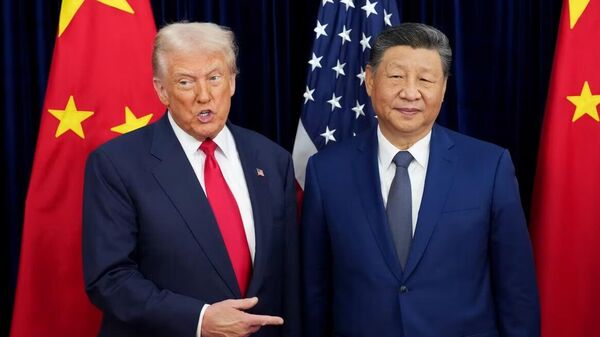Дональд Трамп и Си Цзиньпин в Пусане - Sputnik Казахстан