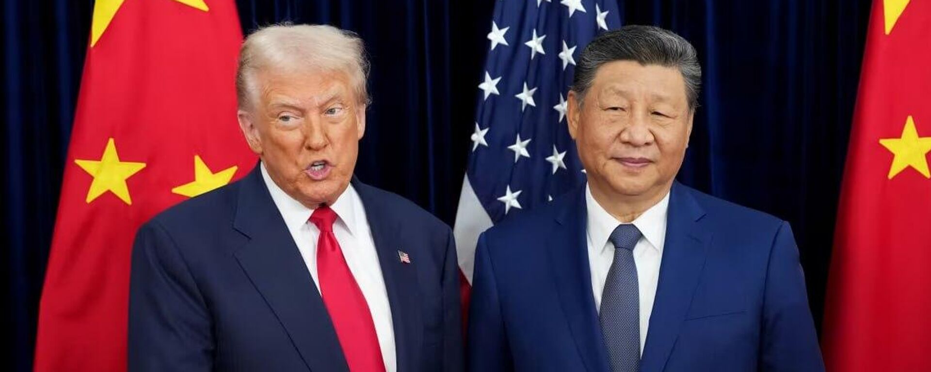Дональд Трамп и Си Цзиньпин в Пусане - Sputnik Казахстан, 1920, 30.10.2025