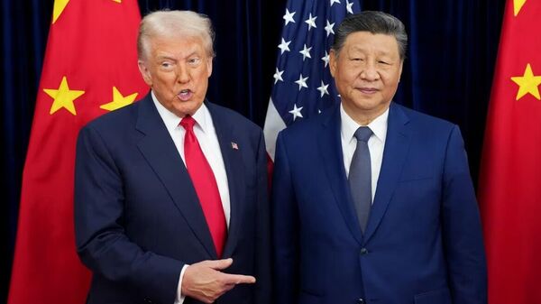 Дональд Трамп и Си Цзиньпин в Пусане, архивное фото - Sputnik Казахстан
