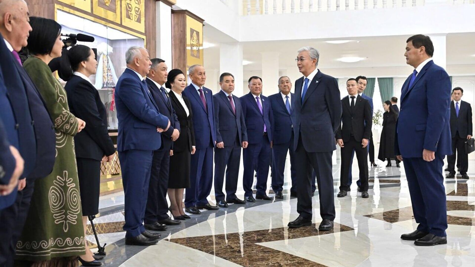 Смотреть порно мама мен sunulya