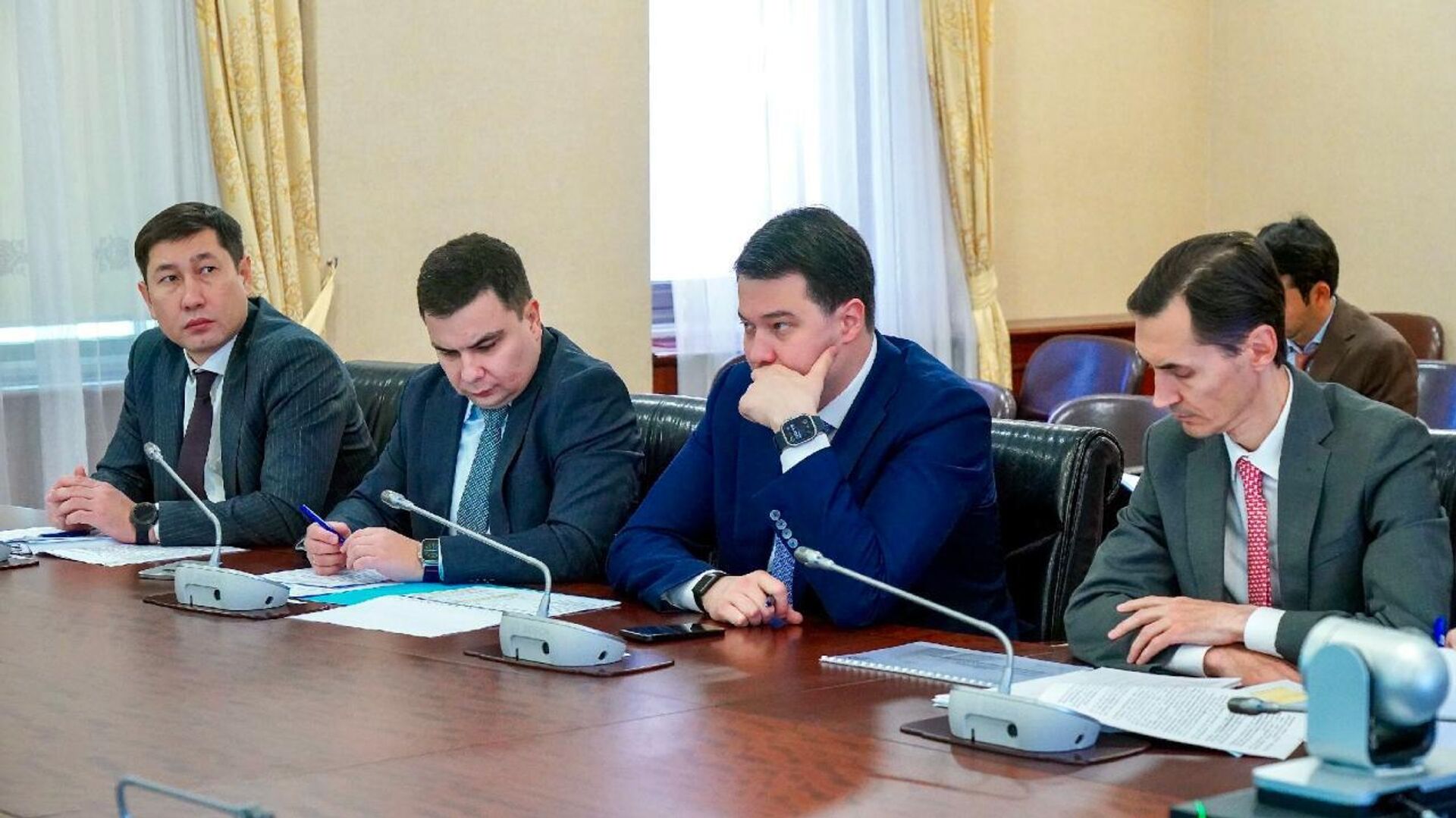 Заседание штаба по обеспечению экономического роста под председательством Серика Жумангарина Заседание штаба по обеспечению экономического роста под председательством Серика Жумангарина - Sputnik Казахстан, 1920, 31.10.2025