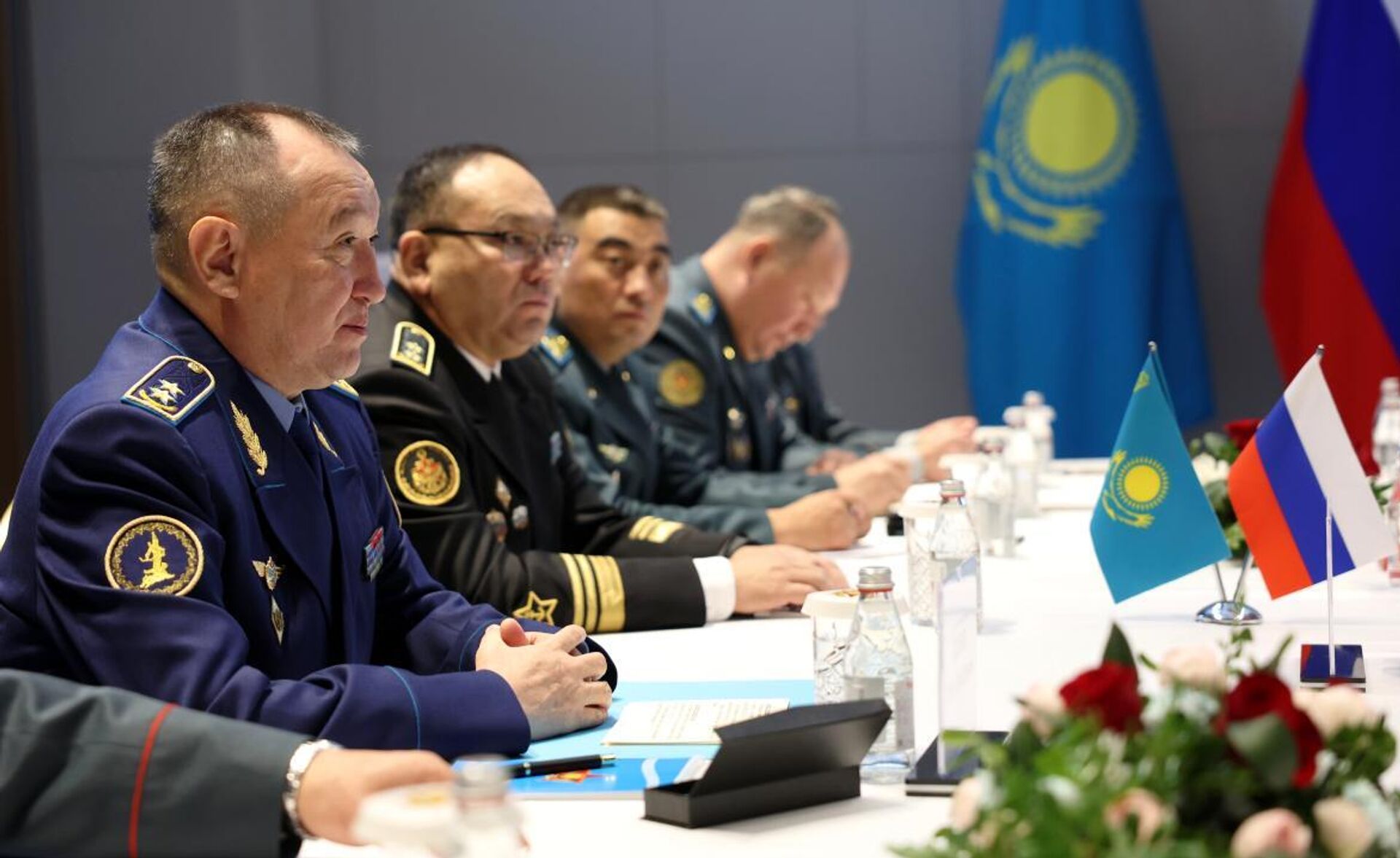 Министр обороны Казахстана провел переговоры с коллегами из России и Беларуси - Sputnik Казахстан, 1920, 31.10.2025