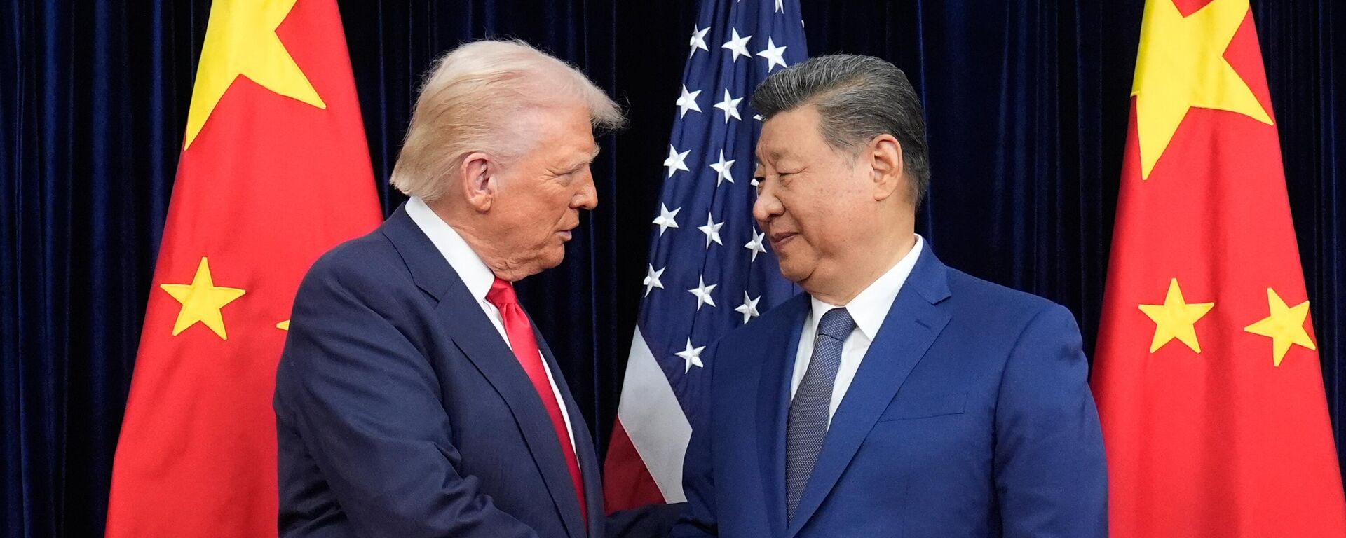 Дональд Трамп и Си Цзиньпин, архивное фото Дональд Трамп и Си Цзиньпин, архивное фото - Sputnik Казахстан, 1920, 05.02.2026