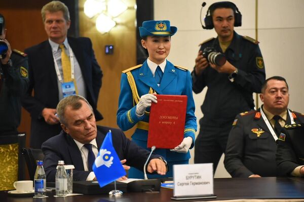 Церемония подписания документов в рамках 85-го заседания Совета министров обороны государств - участников СНГ Церемония подписания документов в рамках 85-го заседания Совета министров обороны государств - участников СНГ - Sputnik Казахстан