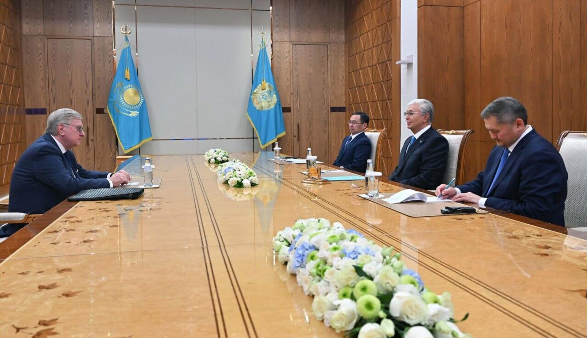 Касым-Жомарт Токаев принял ректора Московского государственного института международных отношений Анатолия Торкунова.  - Sputnik Казахстан, 1920, 31.10.2025