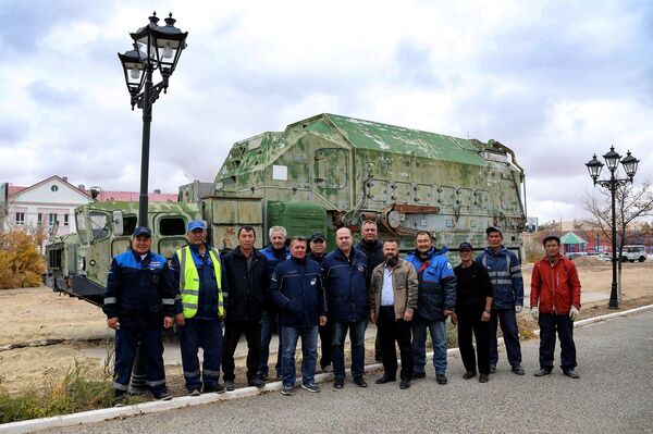В Байконур для музея доставили новый уникальный образец ракетно-космической техники - автомобиль МАЗ-543М  - Sputnik Казахстан