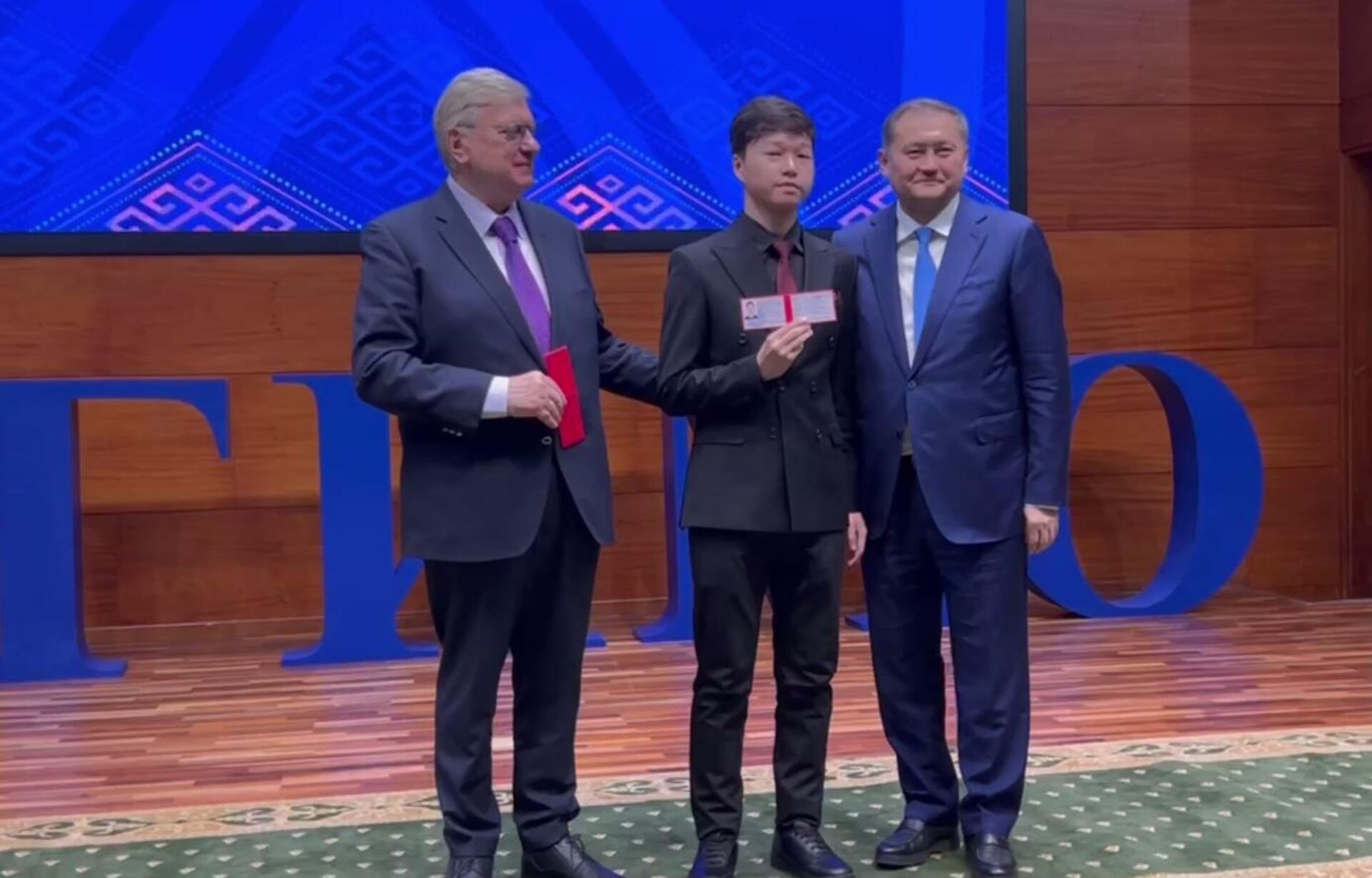 В Астане прошло торжественное вручение студенческих билетов первокурсникам казахстанского филиала МГИМО В Астане прошло торжественное вручение студенческих билетов первокурсникам казахстанского филиала МГИМО - Sputnik Казахстан, 1920, 01.11.2025