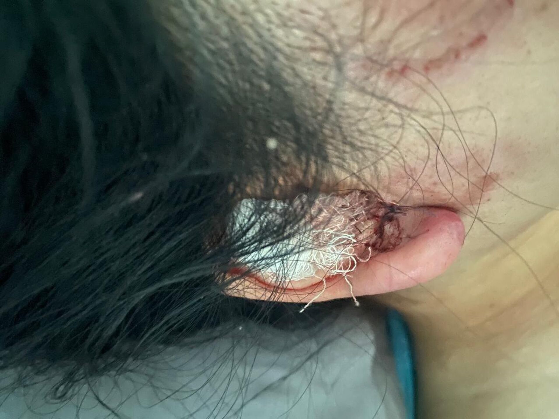 Әйелім екеуміз интернетте порно көреміз.