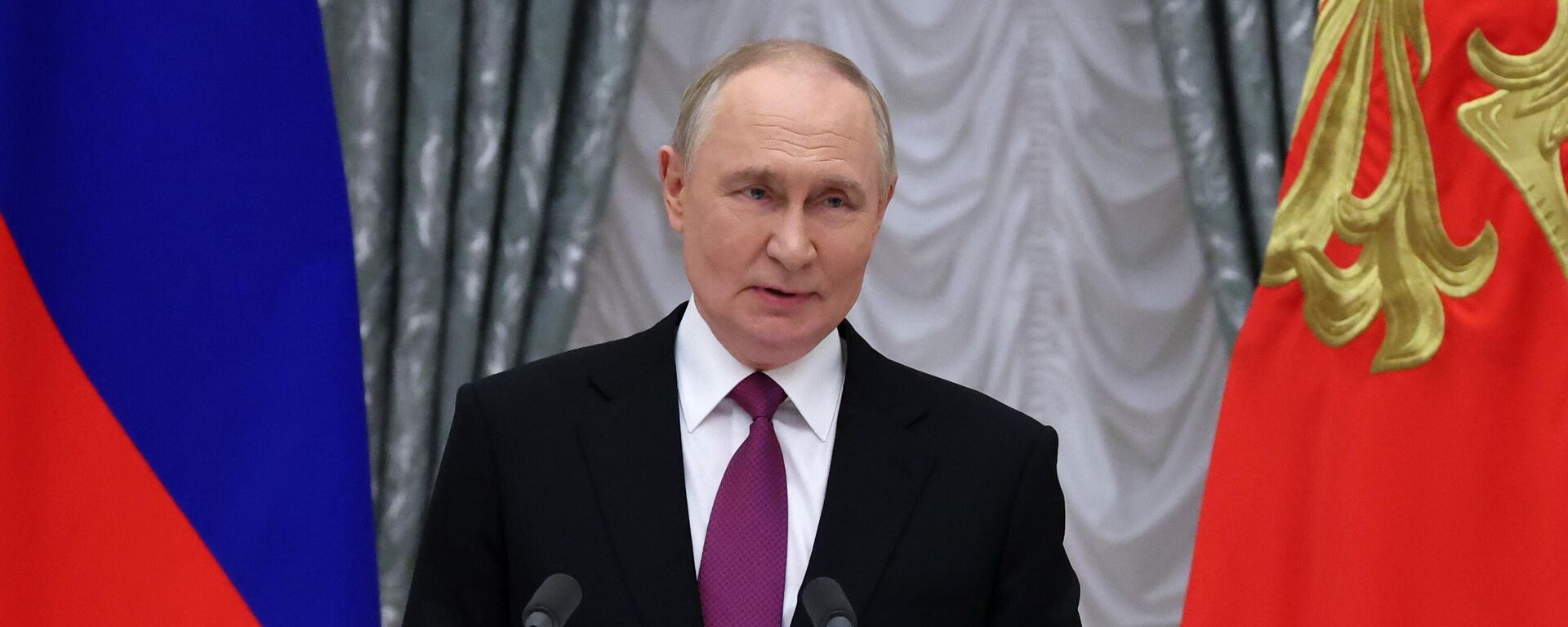 Президент Владимир Путин вручил награды разработчикам крылатой ракеты Буревестник и беспилотного подводного аппарата Посейдон - Sputnik Казахстан, 1920, 05.11.2025