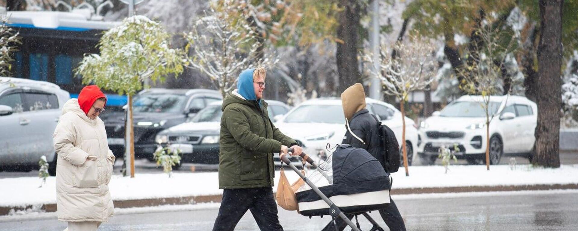 Алматыдағы тұрғындар - Sputnik Қазақстан, 1920, 08.01.2026