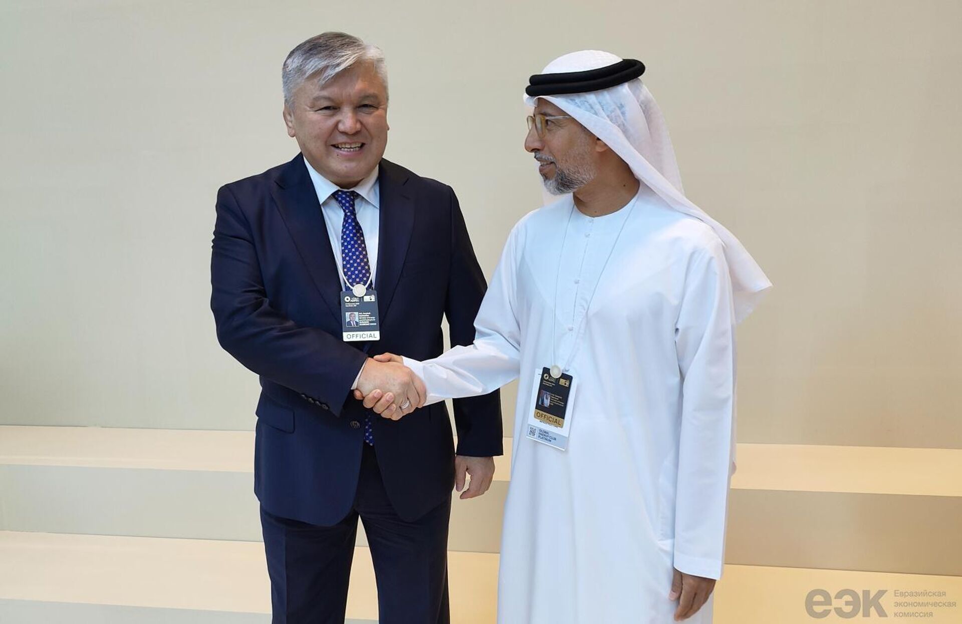 Рабочая встреча министра по энергетике и инфраструктуре ЕЭК Арзыбека Кожошева с министром энергетики и инфраструктуры ОАЭ Сухейлем Мохамедом Аль Мазруи - Sputnik Қазақстан, 1920, 07.11.2025