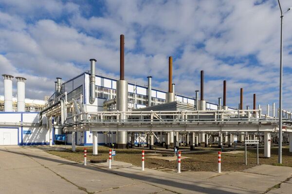 Премьер Казахстана Олжас Бектенов посетил Карачаганакское нефтегазоконденсатное и Чинаревское месторождения в Западно-Казахстанской области  - Sputnik Казахстан