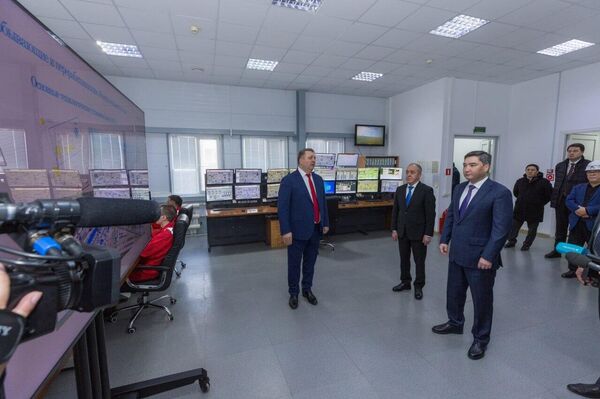 Премьер Казахстана Олжас Бектенов посетил Карачаганакское нефтегазоконденсатное и Чинаревское месторождения в Западно-Казахстанской области  - Sputnik Казахстан