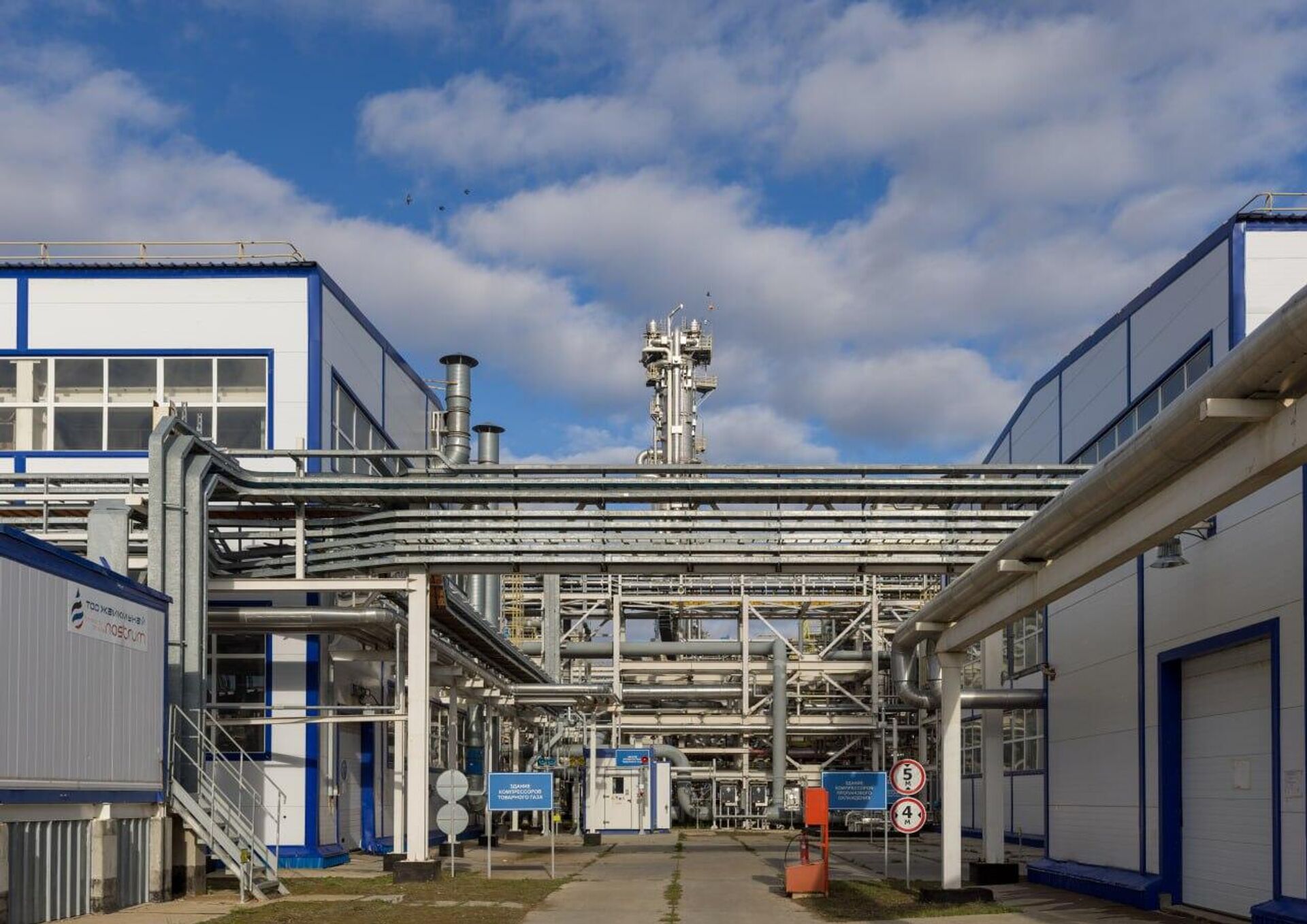 Премьер Казахстана Олжас Бектенов посетил Карачаганакское нефтегазоконденсатное и Чинаревское месторождения в Западно-Казахстанской области  - Sputnik Казахстан, 1920, 06.11.2025