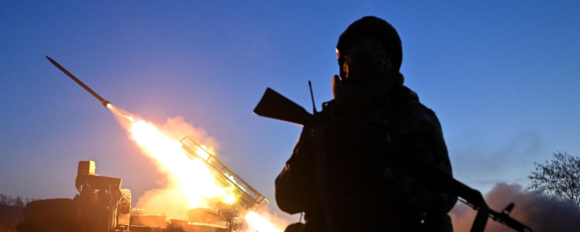 Боевая работа РСЗО Град группировки войск Центр в зоне СВО - Sputnik Казахстан, 1920, 10.11.2025