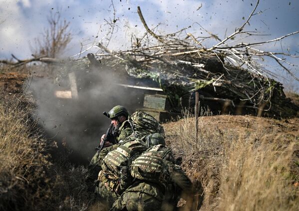 Боевое слаживание военных разведчиков группировки войск Центр в зоне СВО - Sputnik Казахстан