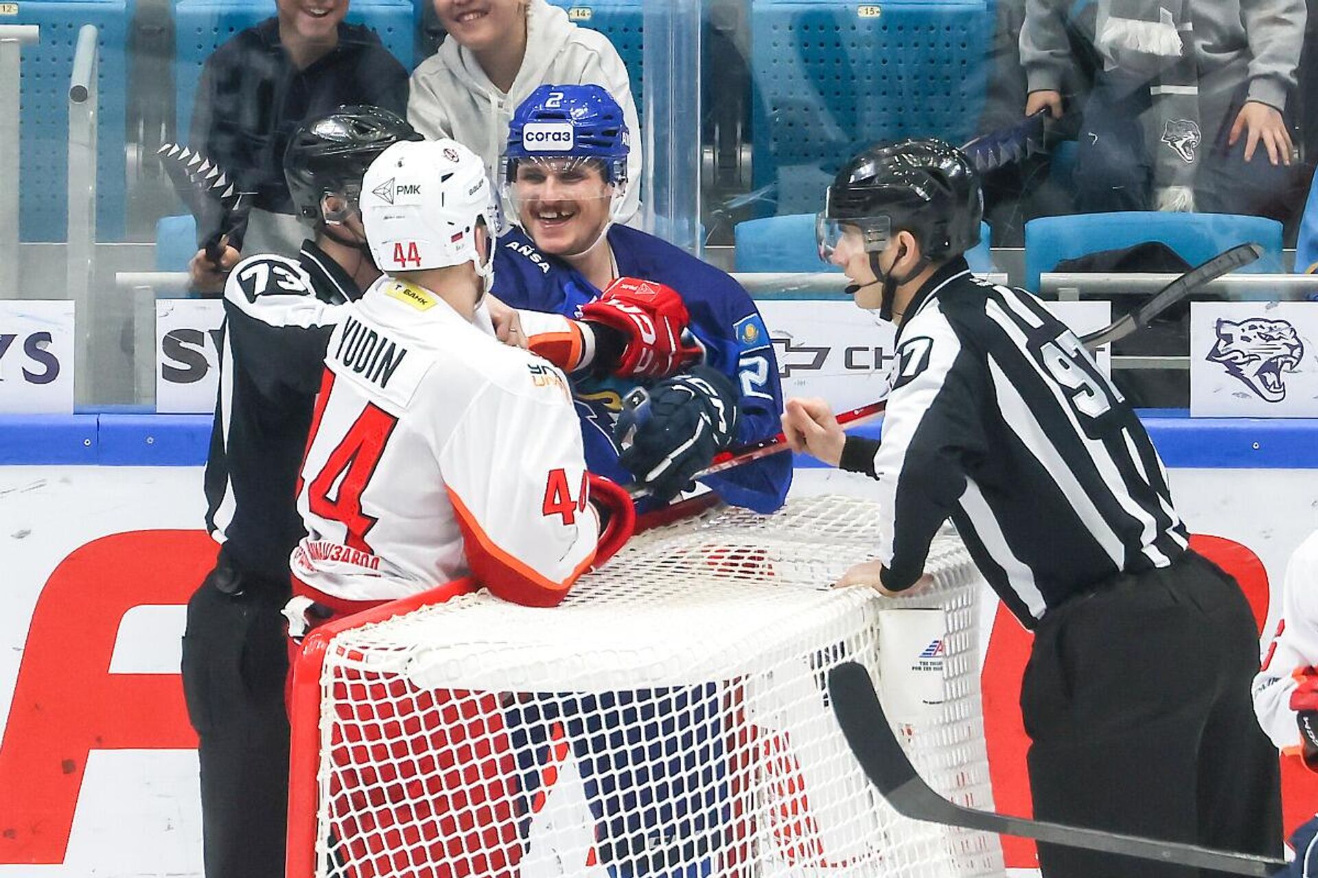 Матч между ХК Барыс и ХК Автомобилист - Sputnik Казахстан, 1920, 08.11.2025