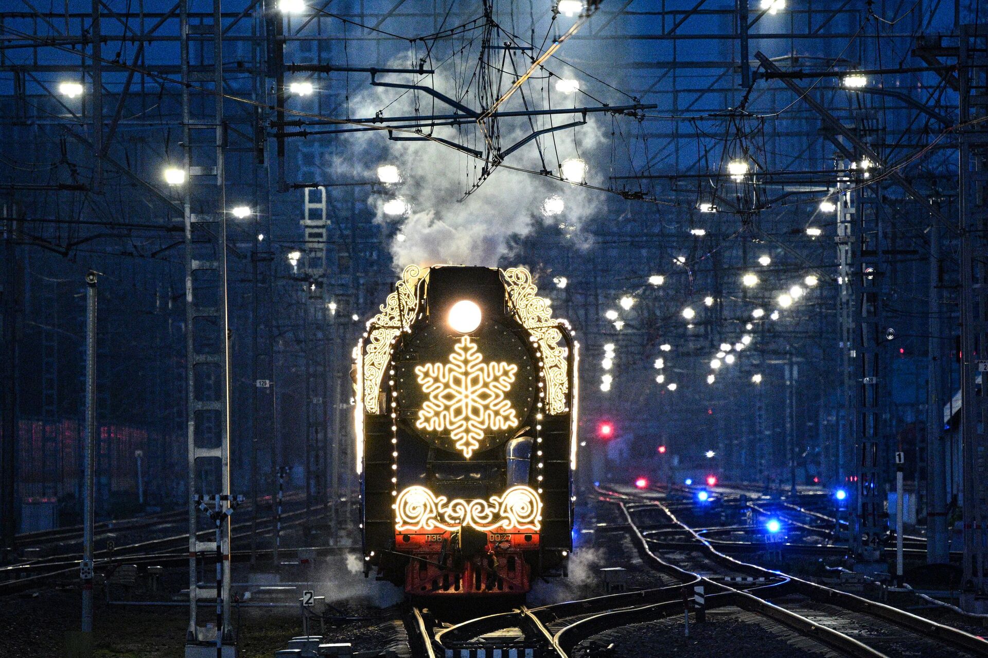 Поезд Деда Мороза на Московском центральном кольце - Sputnik Казахстан, 1920, 08.11.2025