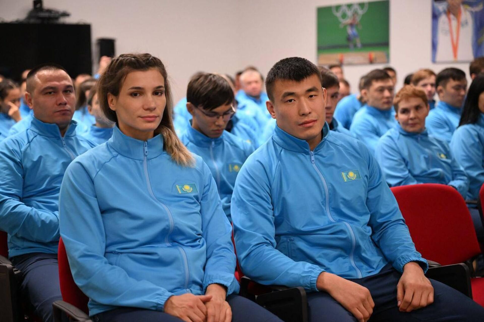  Государственный флаг Казахстана вручили национальной сборной в преддверии XXV Сурдлимпийских игр - Sputnik Казахстан, 1920, 08.11.2025