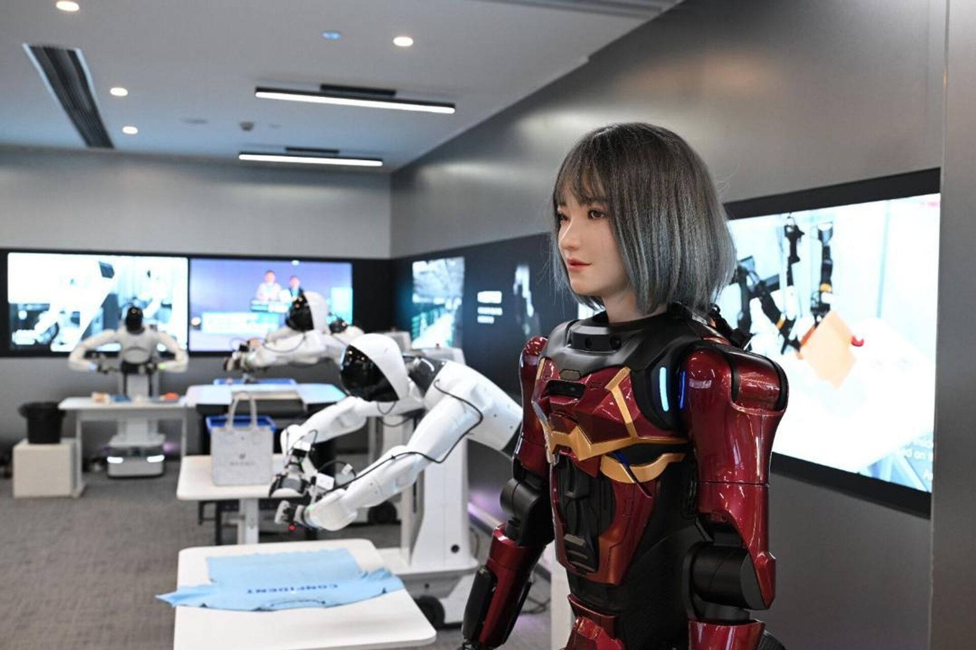 Аким Алматы Дархан Сатыбалды встретился с сооснователем компании AgiBot в Шанхае - Sputnik Қазақстан, 1920, 08.11.2025