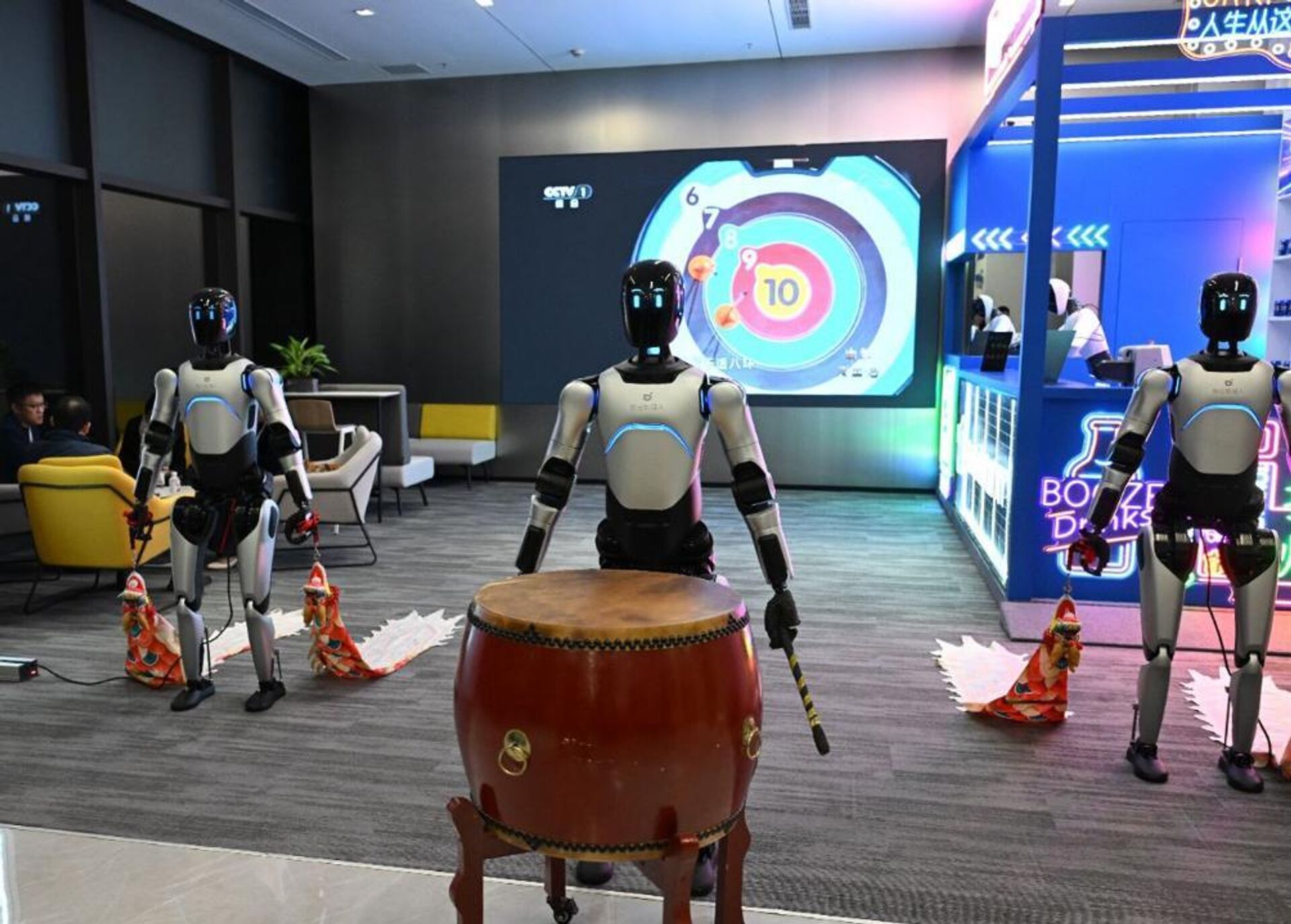 Аким Алматы Дархан Сатыбалды встретился с сооснователем компании AgiBot в Шанхае - Sputnik Казахстан, 1920, 08.11.2025