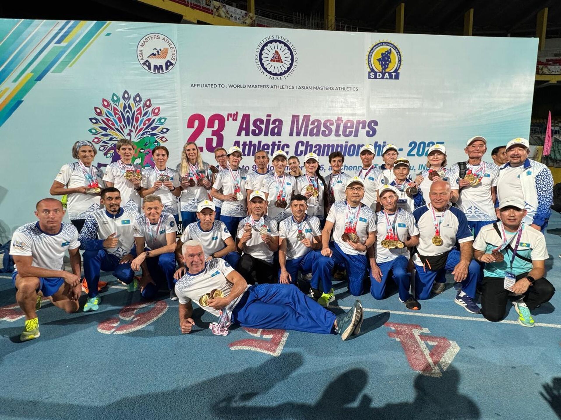 71-летний казахстанец завоевал пять медалей на чемпионате Азии по легкой атлетике - Sputnik Казахстан, 1920, 12.11.2025