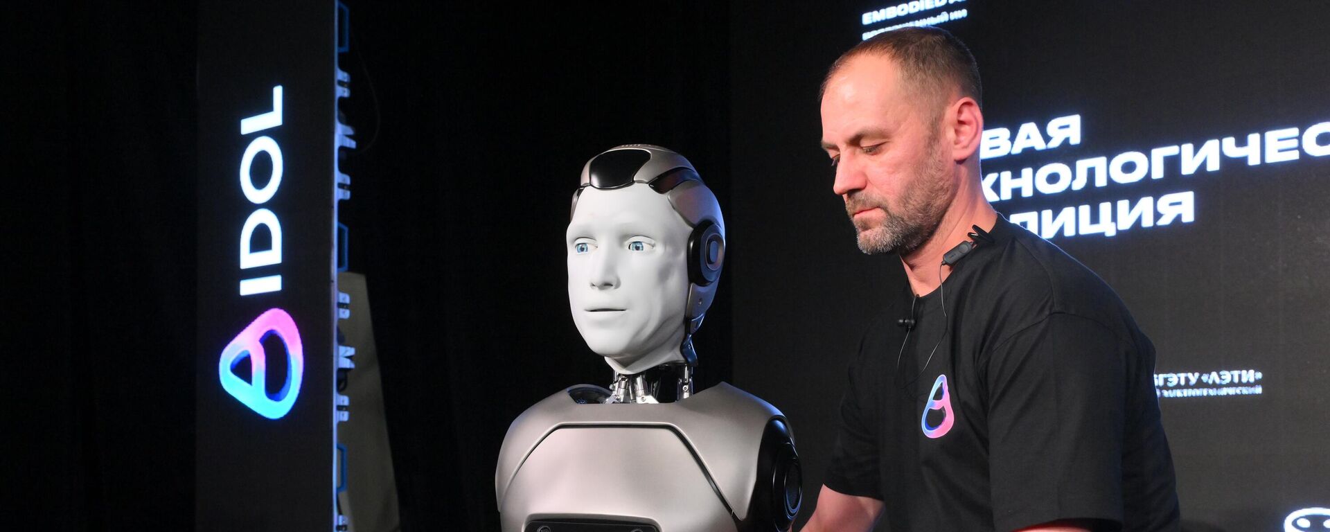 Презентация первого российского антропоморфного робота с ИИ - Sputnik Казахстан, 1920, 12.11.2025