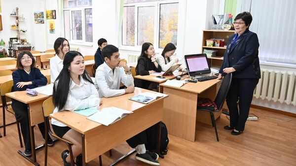 Урок русского языка в уральской школе - Sputnik Казахстан