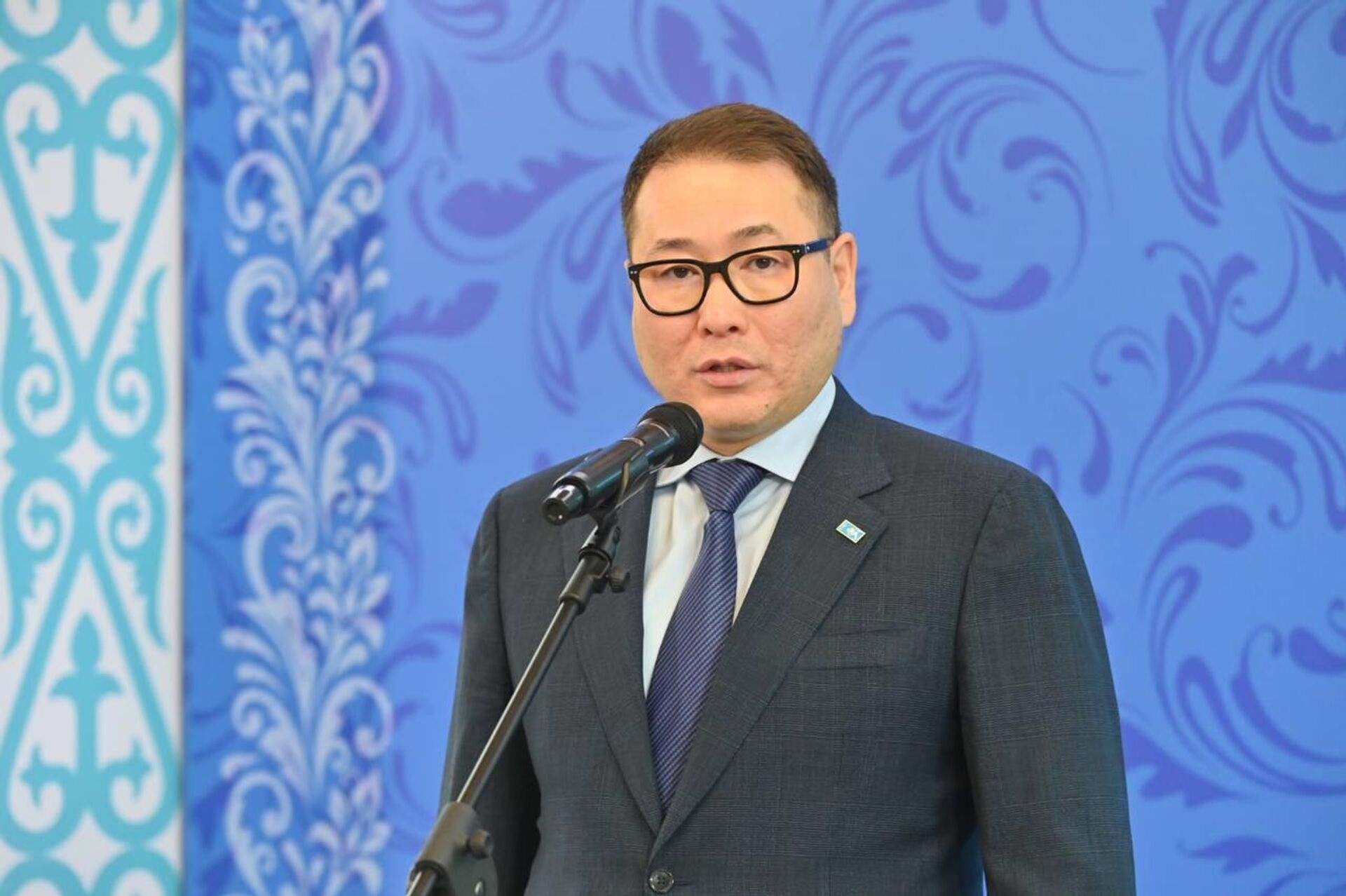 Министр торговли и интеграции Казахстана Арман Шаккалиев на XXI Форуме межрегионального сотрудничества Казахстана и России в Уральске - Sputnik Қазақстан, 1920, 12.11.2025