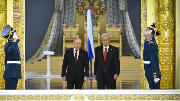 Владимир Путин и Касым-Жомарт Токаев в Кремле - Sputnik Қазақстан