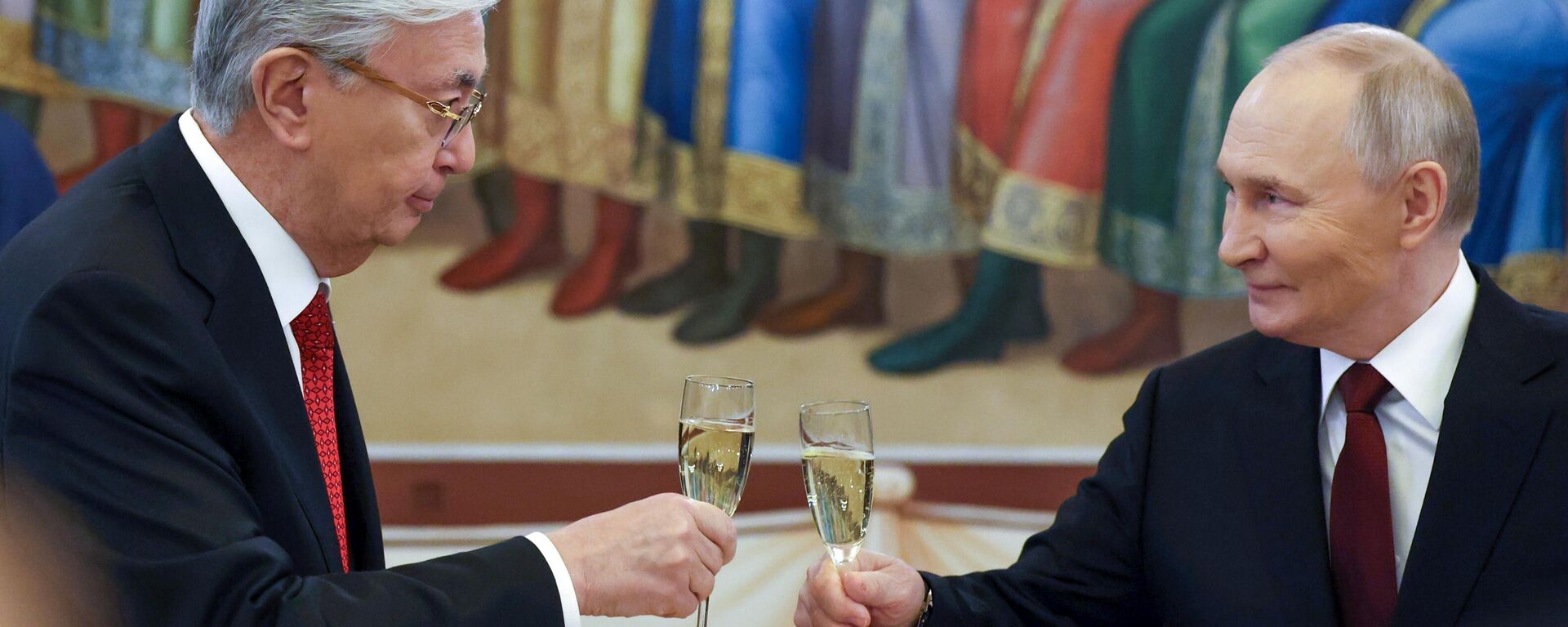 Переговоры президента Владимира Путина и президента Казахстана Касым-Жомарта Токаева Переговоры президента Владимира Путина и президента Казахстана Касым-Жомарта Токаева - Sputnik Казахстан, 1920, 12.11.2025