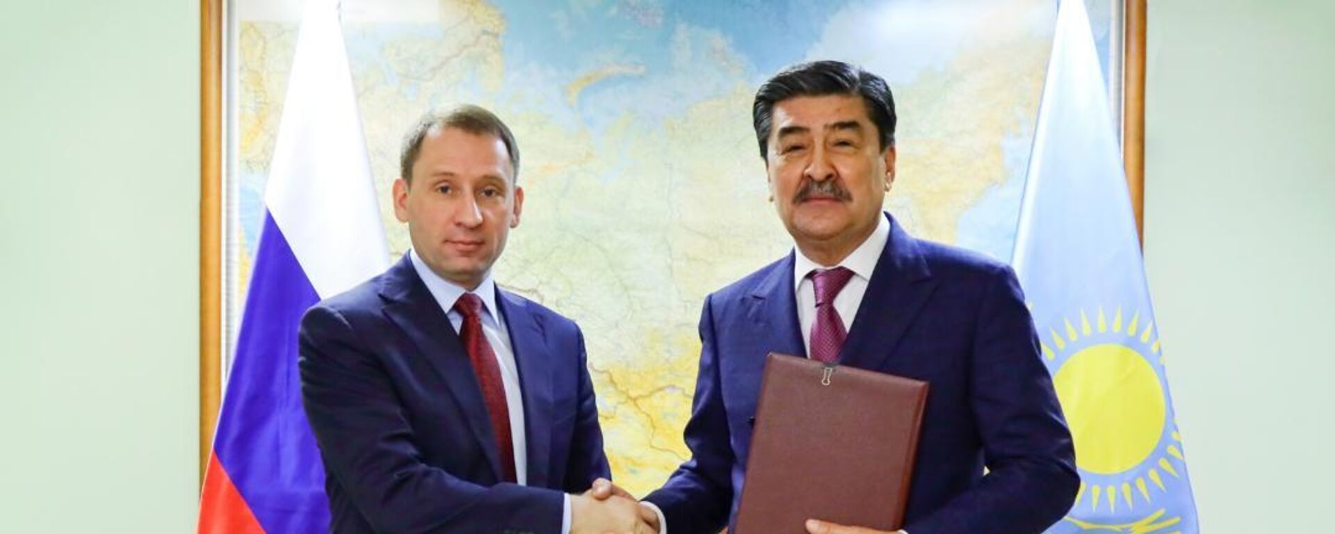 Ерлан Нысанбаев и Александр Козлов - Sputnik Қазақстан, 1920, 12.11.2025