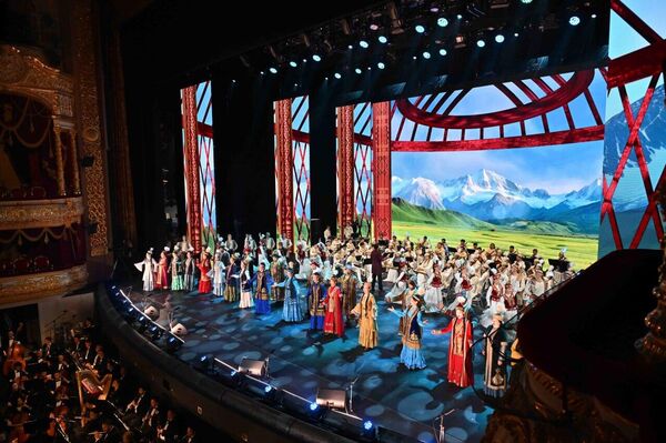 На сцене Большого театра выступили представители творческих коллективов Казахстана На сцене Большого театра выступили представители творческих коллективов Казахстана - Sputnik Казахстан