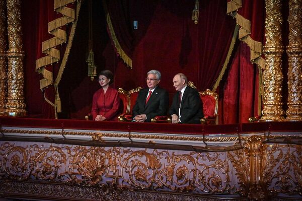 Касым-Жомарт Токаев и Владимир Путин на гала-концерте Дней культуры Казахстана в России Касым-Жомарт Токаев и Владимир Путин на гала-концерте Дней культуры Казахстана в России - Sputnik Казахстан