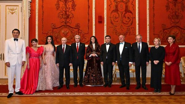 Токаев и Путин после концерта пообщались с артистами из Казахстана - Sputnik Казахстан