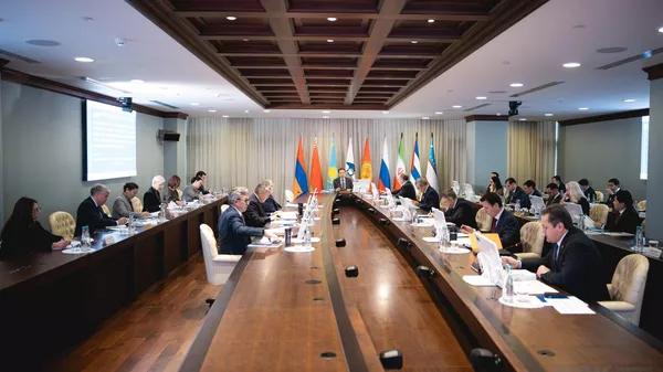 Коллегия ЕЭК одобрила проект Основных ориентиров макроэкономической политики стран ЕАЭС на 2026-2027 годы - Sputnik Казахстан