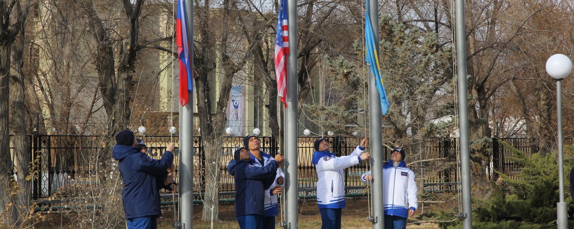 Экипажи корабля Союз МС-28 подняли флаги стран-участниц экспедиции - Sputnik Казахстан, 1920, 14.11.2025