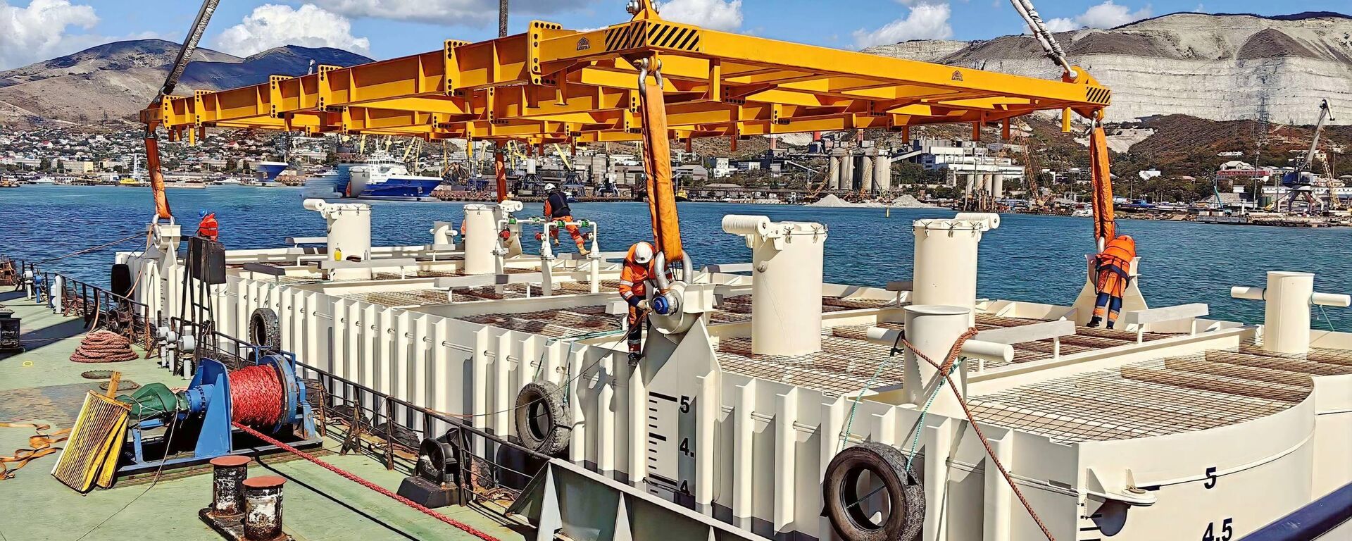 Выносные причальные устройства КТК в порту Новороссийска - Sputnik Казахстан, 1920, 09.12.2025