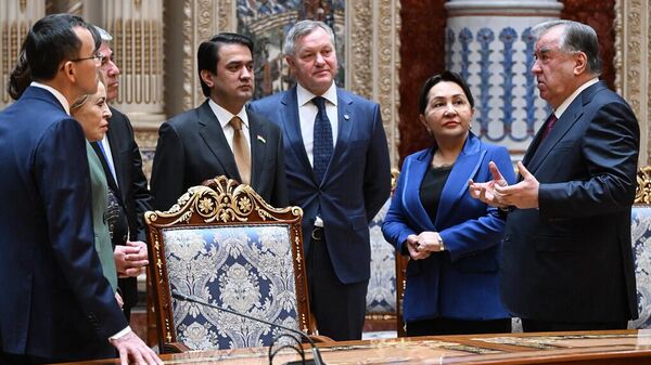 Президент Таджикистана Эмомали Рахмон принял парламентариев стран СНГ - Sputnik Казахстан