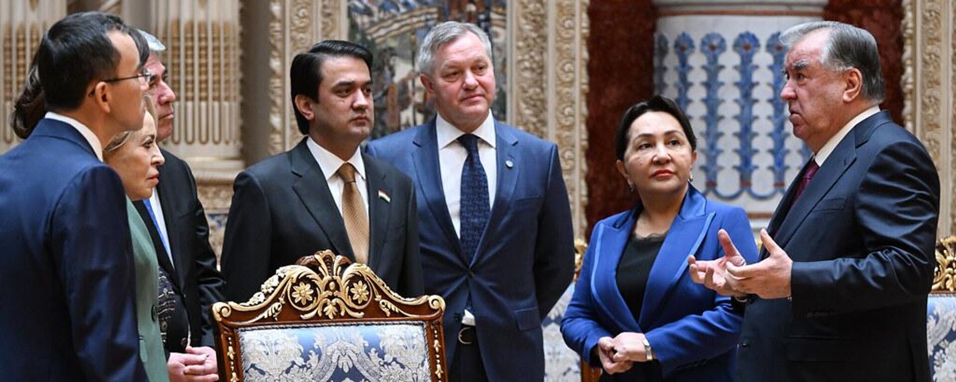 Президент Таджикистана Эмомали Рахмон принял парламентариев стран СНГ - Sputnik Казахстан, 1920, 14.11.2025