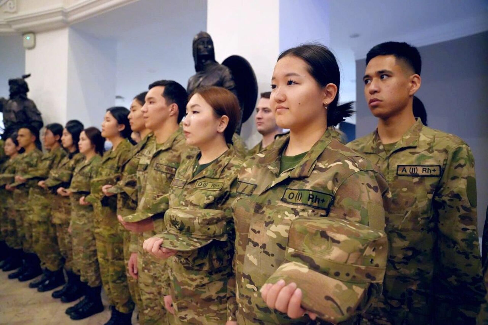 Потомкам казахстанских воинов вручили медаль За доблесть и верность долгу - Sputnik Казахстан, 1920, 14.11.2025